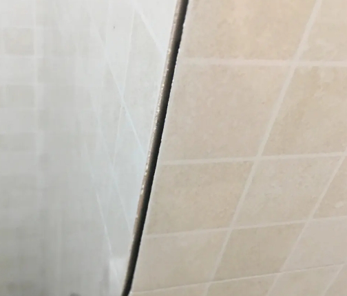 苏家屯瓷砖空鼓维修公司分享阳台瓷砖脱落的修复过程可以分为以下几个步骤