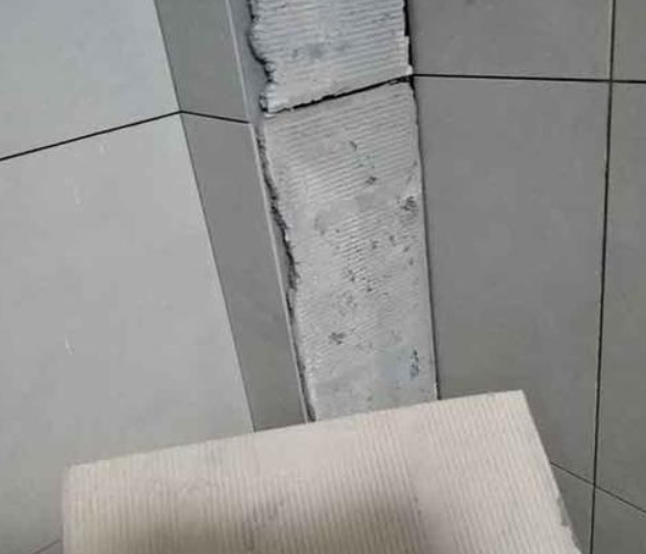 苏家屯瓷砖空鼓维修公司分享下厨房瓷砖脱落的补救措施。